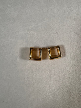 18K Gold Sculpted Square Hoop Earrings