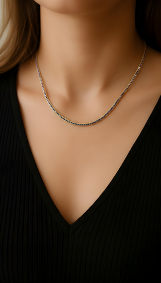 18K Blue-Colored Gold Necklace – Elegant Textured Chain.