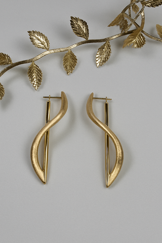 18K Gold Sculpted Wave Earrings – Modern Luxe Statement Design