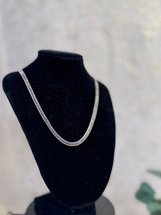 18K Blue-Colored Gold Necklace – Elegant Textured Chain.